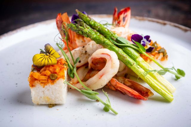 Vaasu Marlow: Special gastronomic event nights and live culinary experiences.